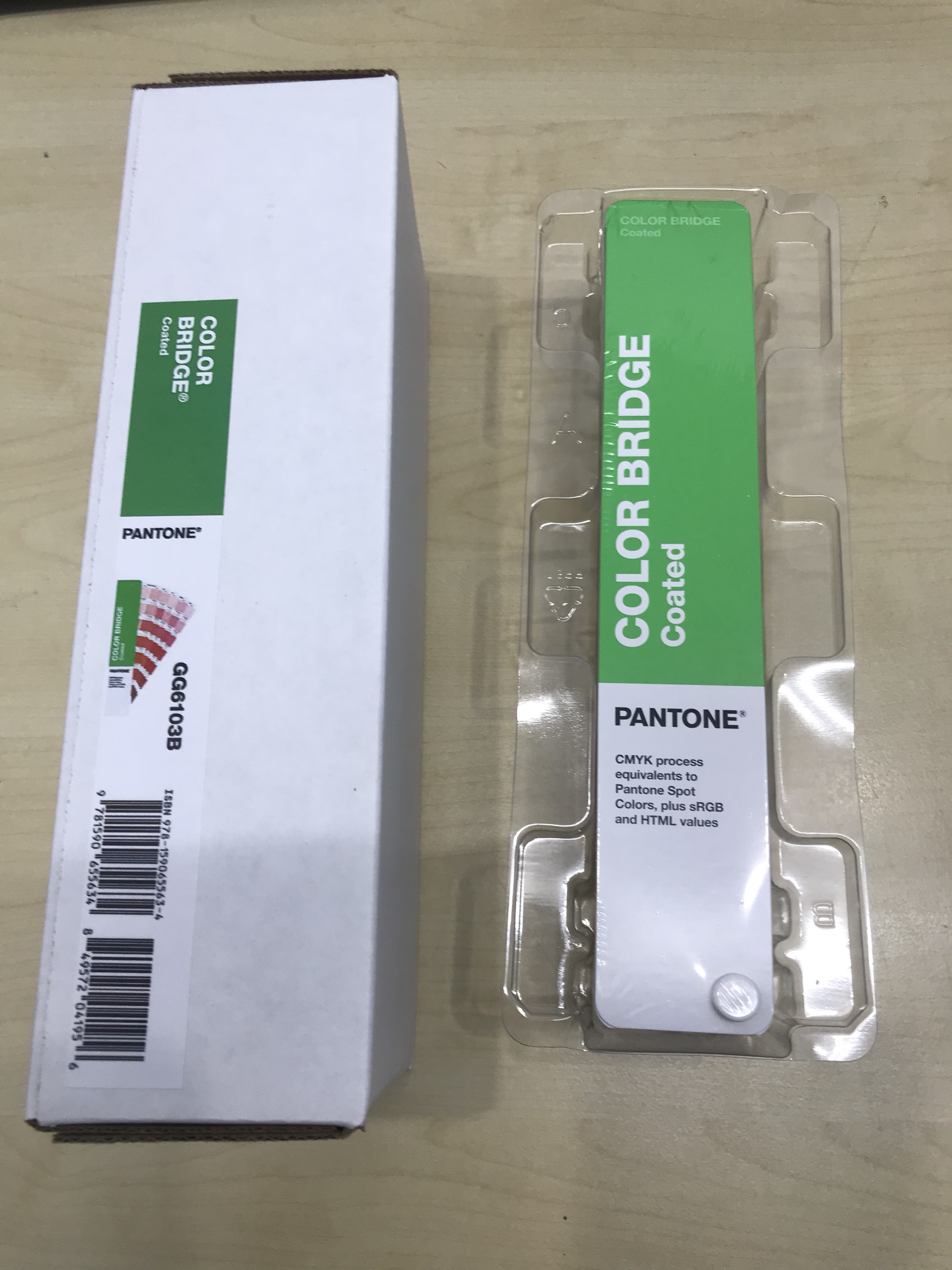 Bảng màu Pantone Color Bridge Guide Set Coated GG6103B
